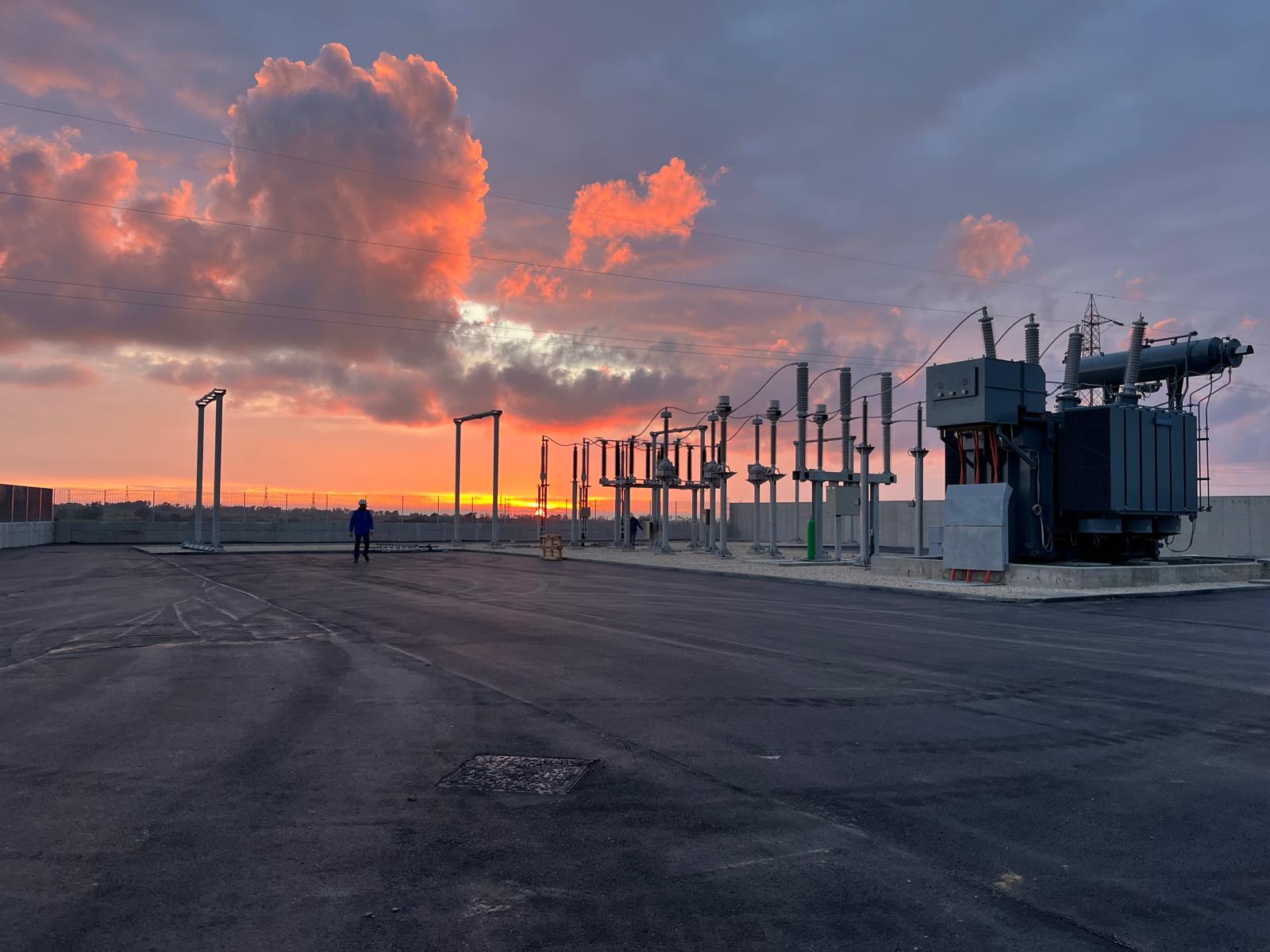 Frontal photo of an electrical substation built by Altenia.